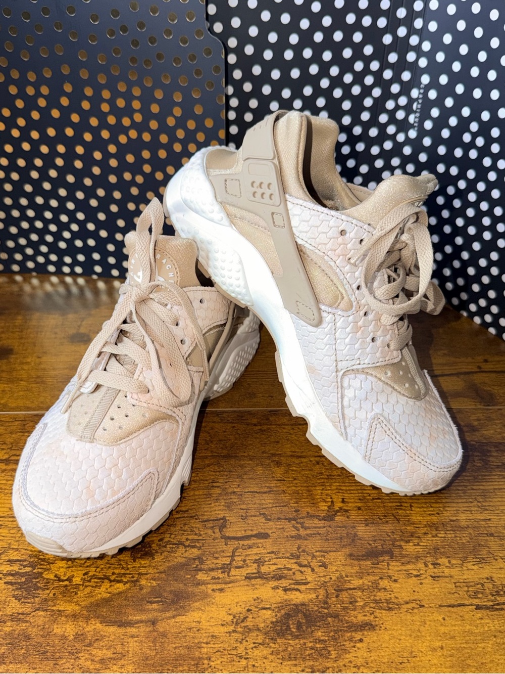 Nike Air Huarache Run in Neutrals Linen